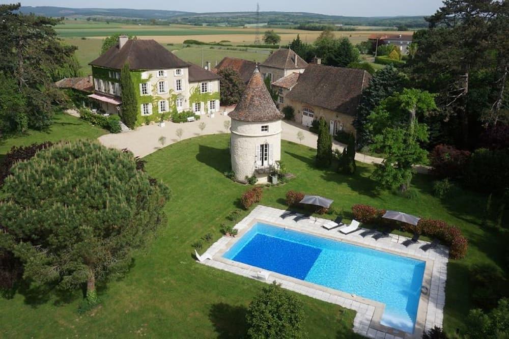 Small cottage for 2 persons with swimming pool in the old stable of our Castle Bourgogne - Fleurville visuel 3/5 Small cottage for 2 persons with swimming pool in the old stable of our Castle Bourgogne - Fleurville visuel 3/5