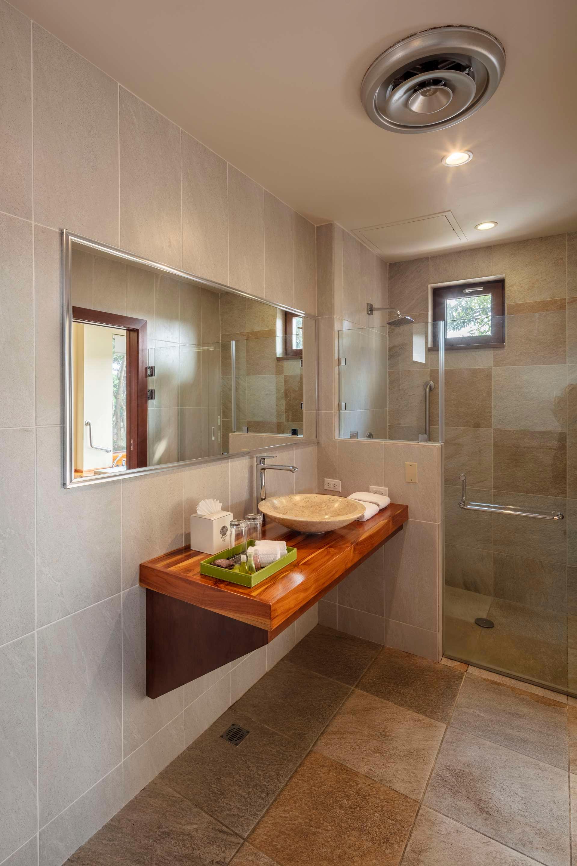 ice-2058707-108234617-917180 Indura Beach & Golf Resort Curio Collection By Hilton