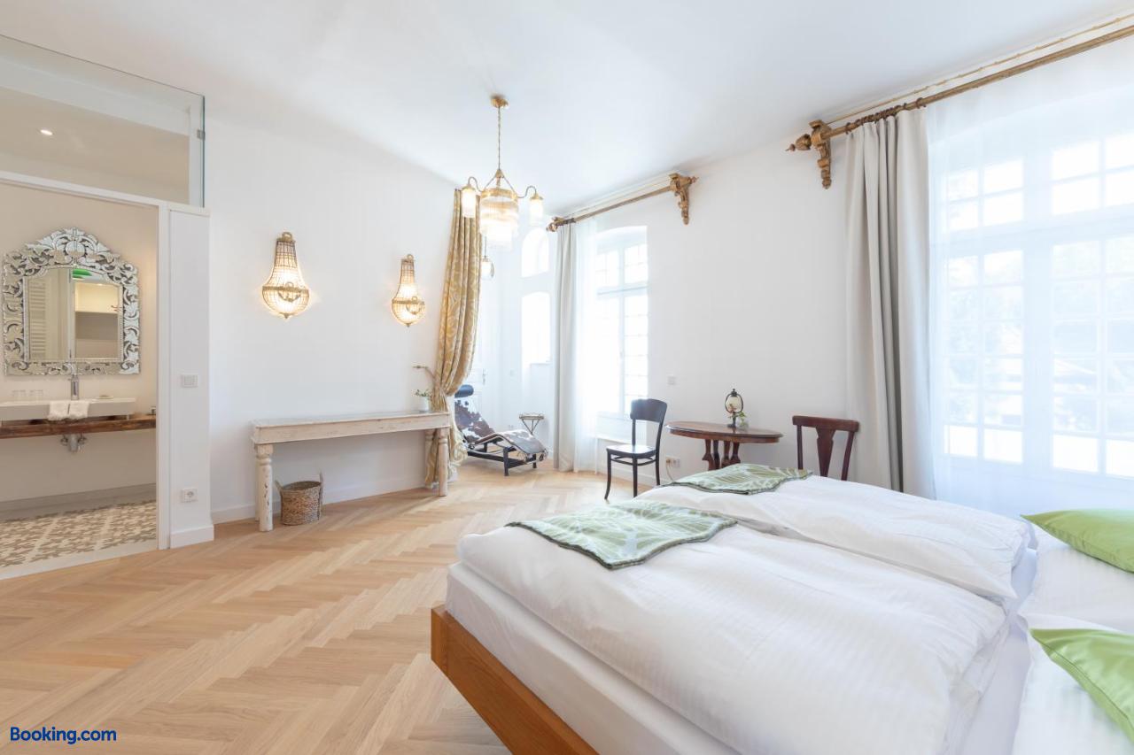 booking-555360-428499819-993918 Schloss Schönau
