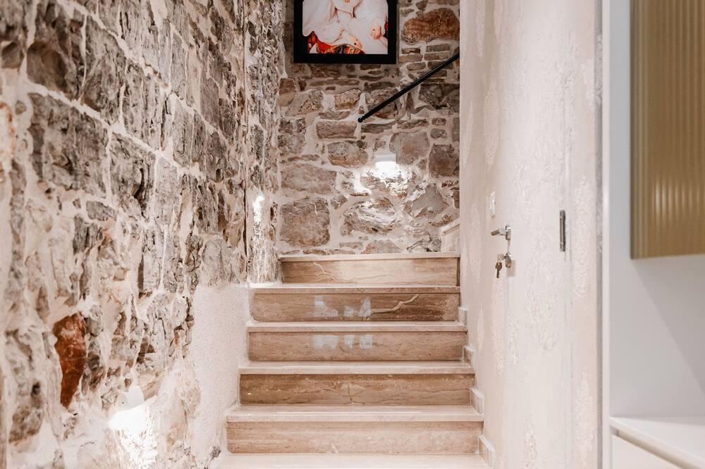 expediav2-9022203-112156-242626 Sibenik Palace