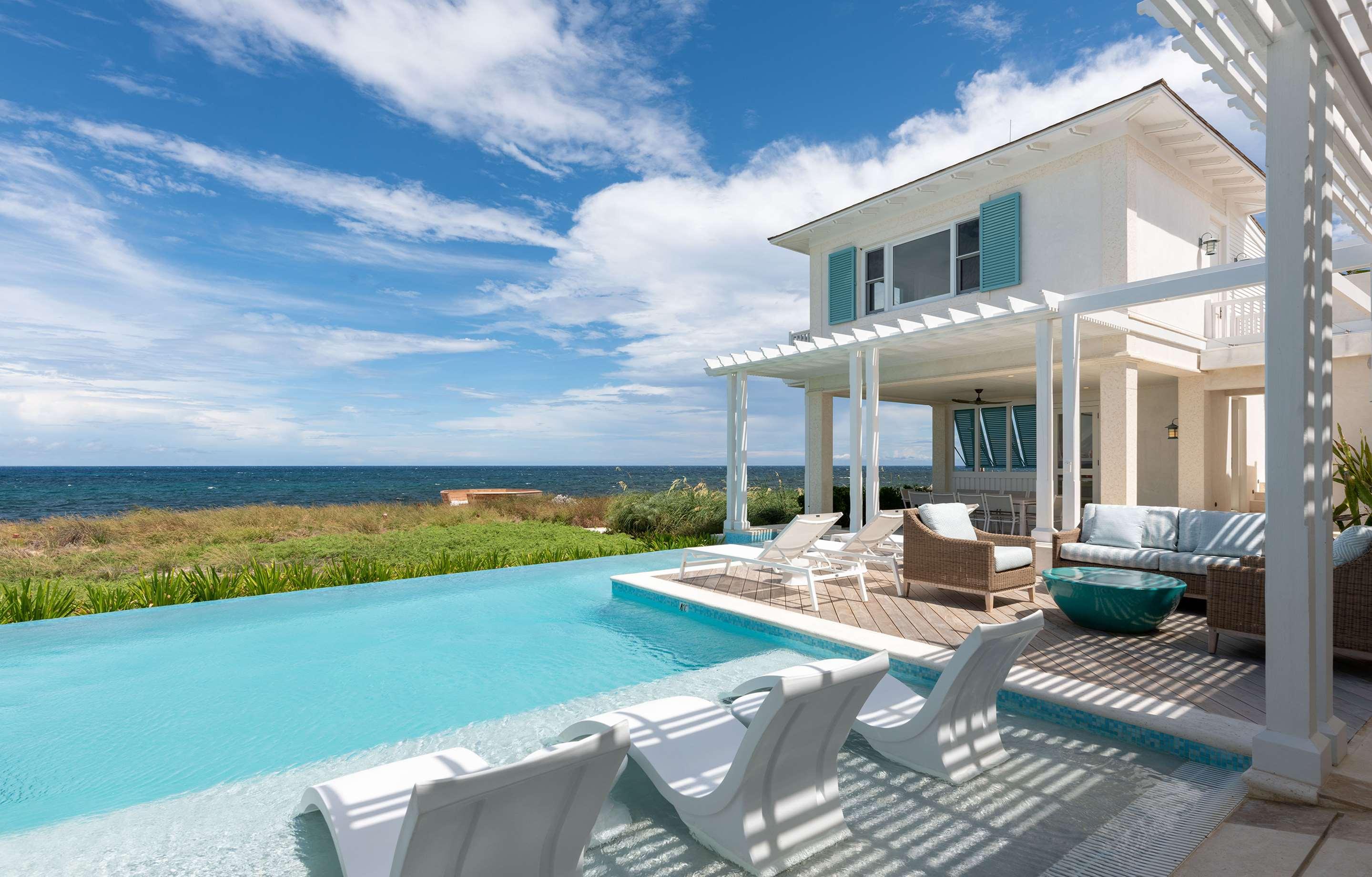 ice-4592231-107641807-413983 The Ambergis Cay