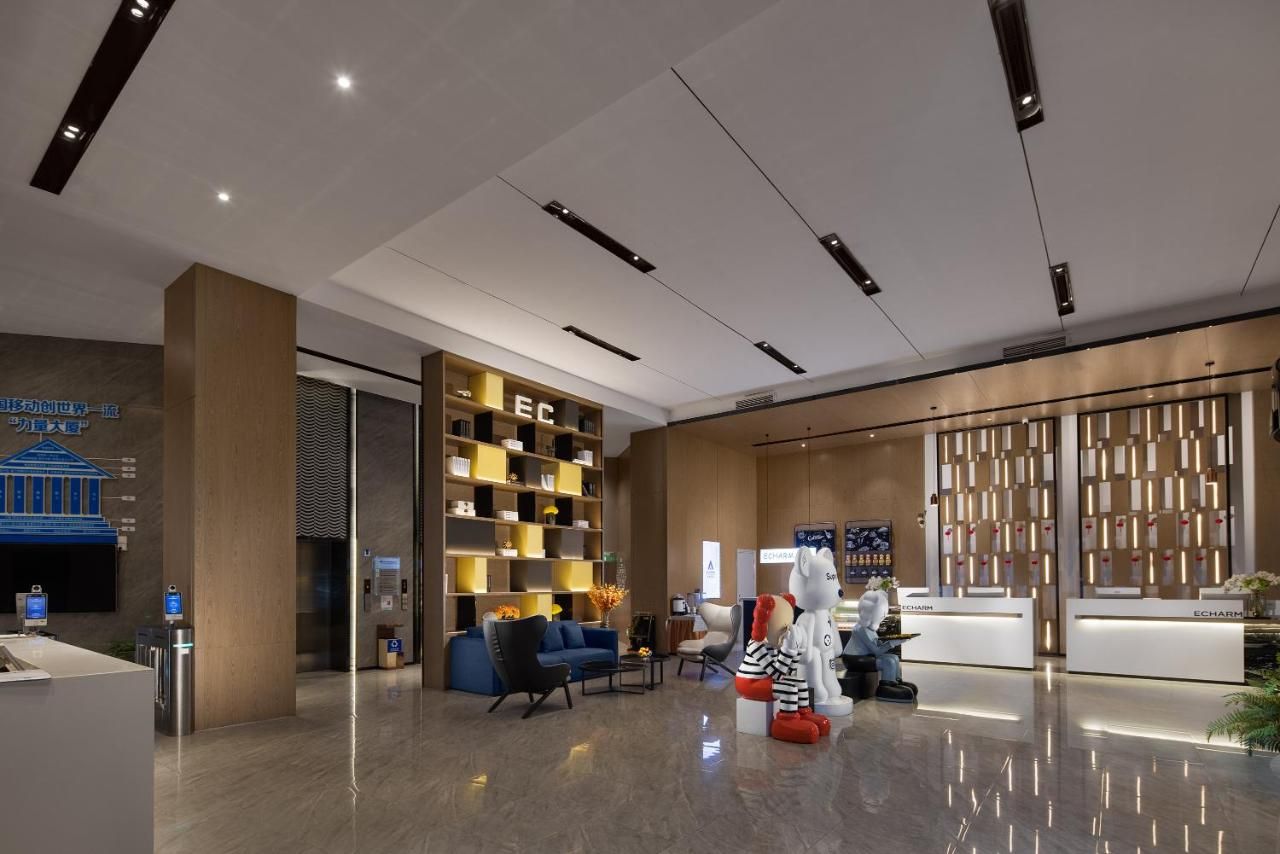 Anya Hotel -Next to Jiefang West Bar Street 2 minutes to the subway station free coffee free laundry free gym, huge windows