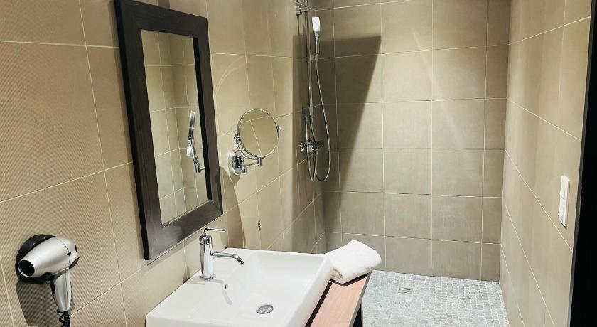 L'hotel De La Bourse À Bagnols-Sur-Ceze Languedoc-Roussillon - Bagnols-sur-Cèze visuel 3/5 L'hotel De La Bourse À Bagnols-Sur-Ceze Languedoc-Roussillon - Bagnols-sur-Cèze visuel 3/5