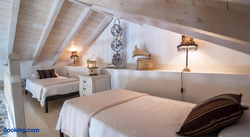 booking-684144-115120628-032417 PortaDelMare deluxe suites