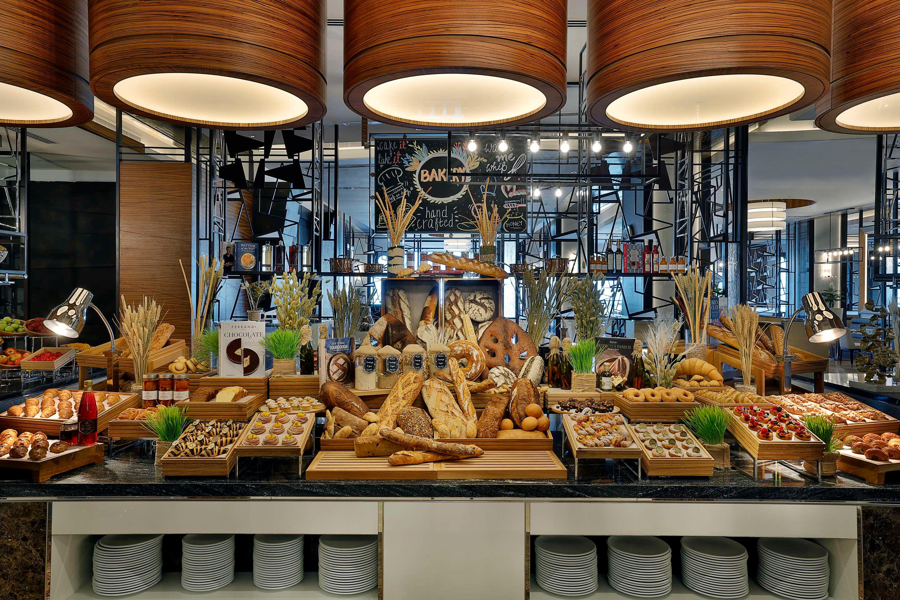 ice-8521867-111246540-150809 Hilton Dubai Palm Jumeirah