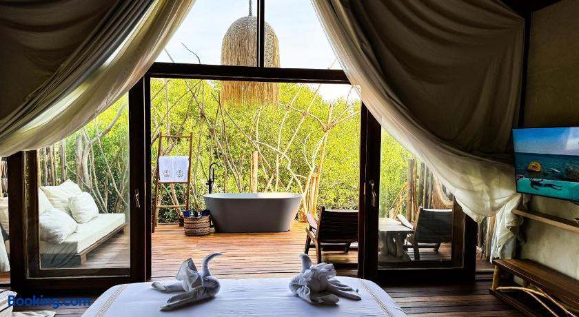 booking-1071094522-535228917-613110 Casa Mikoko Resort
