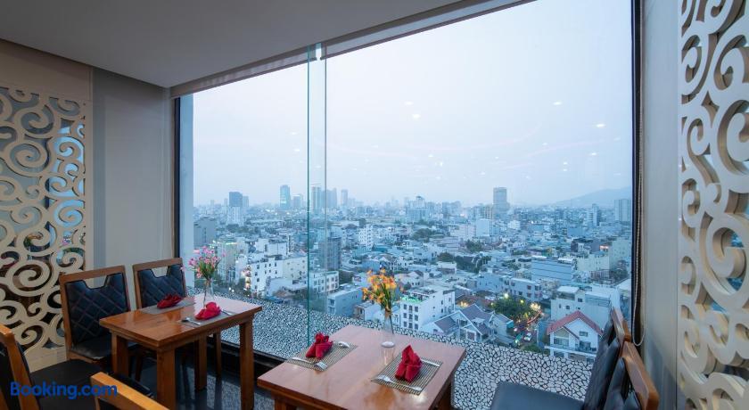 booking-1070875012-528083324-500642 Golden Sun Apartment by New Sky Travel