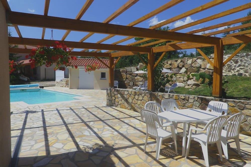 Gite 6-8 Pers. Private Pool, 3 Bedrooms, 3 Bdr, Kitchen, Allier Valley Auvergne - Vieille-Brioude visuel 1/5 Gite 6-8 Pers. Private Pool, 3 Bedrooms, 3 Bdr, Kitchen, Allier Valley Auvergne - Vieille-Brioude visuel 1/5