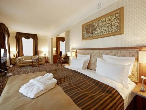 Dvor Podznoeva Glavniy Korpus