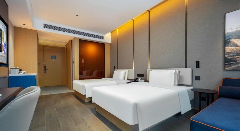 Atour Hotel Meizhou West Railway Station R&F Center