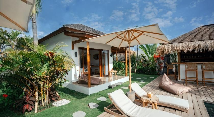 Ehoa Bali Nyanyi Boutique Hotel - In Front Of Entrance To Nuanu