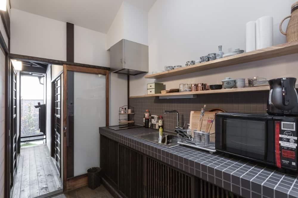 expedia_group-7035648-69c45c-413236 Kyoto Machiya Hotel Kinkaku
