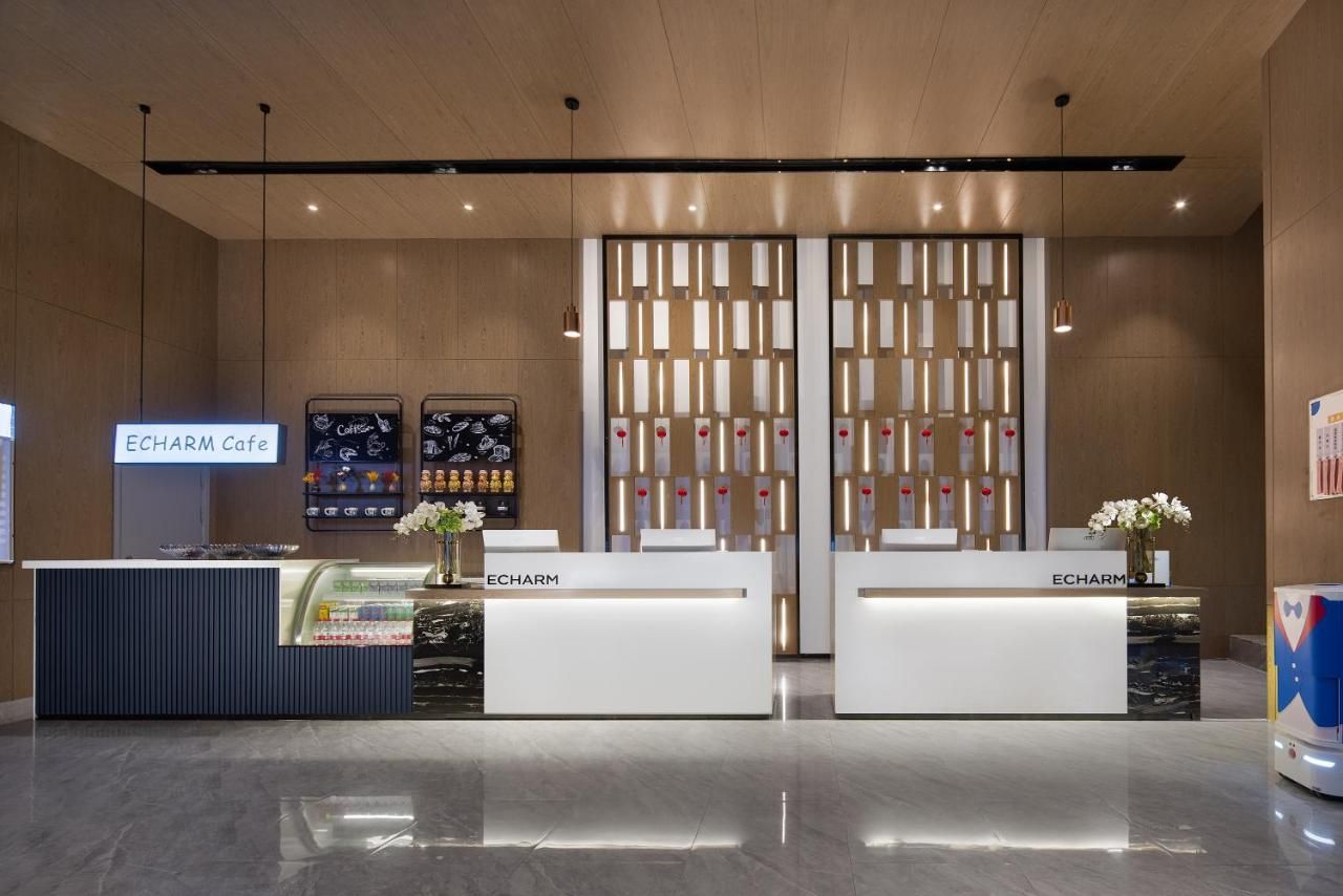 Anya Hotel -Next to Jiefang West Bar Street 2 minutes to the subway station free coffee free laundry free gym, huge windows