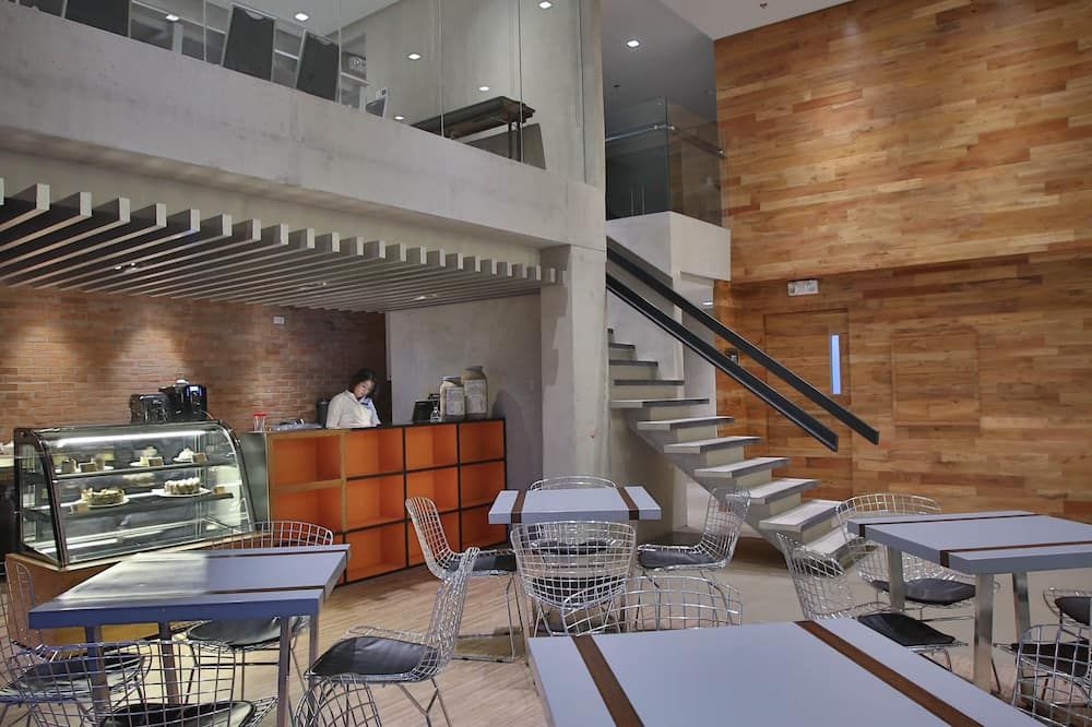 The B Hotel Quezon City