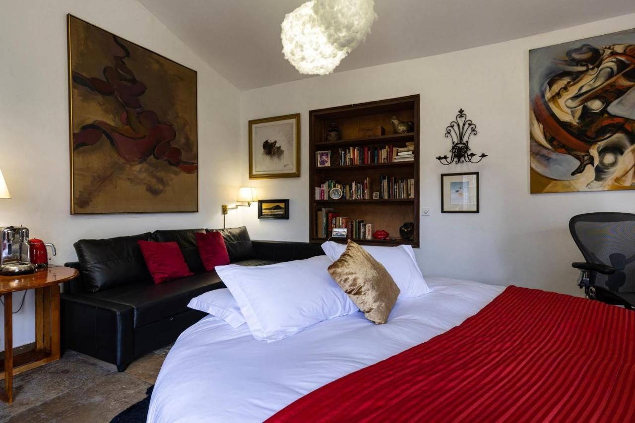 Sintra WOW - Unique double Smart Room in 17th century Palace! Hot tub, Snooker, BBQ, PS5, Sauna, Gym