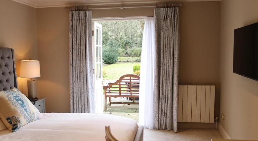 Rafters at Riverside House Hotel