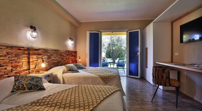 Hotel du Pont de l'Oso Corsica - Lecci visuel 1/5 Hotel du Pont de l'Oso Corsica - Lecci visuel 1/5