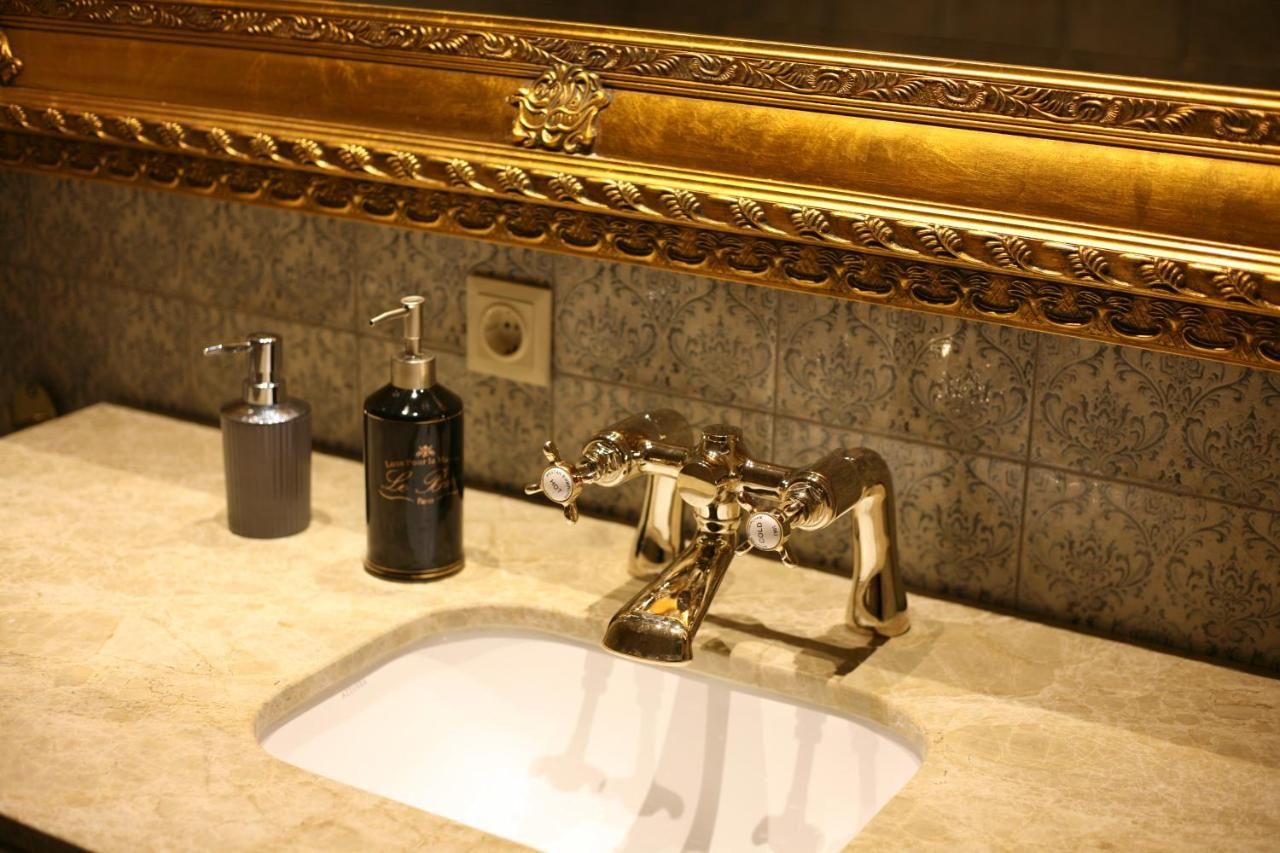 Lake & Library boutique Hotel