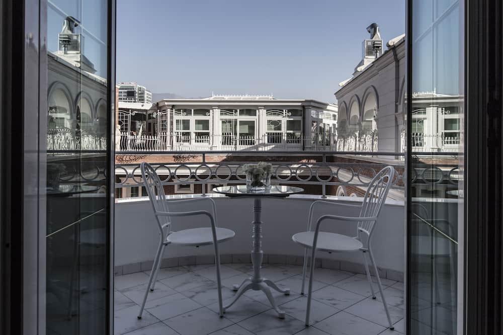 expediav2-311906-48c6ef-082073 Xheko Imperial Hotel