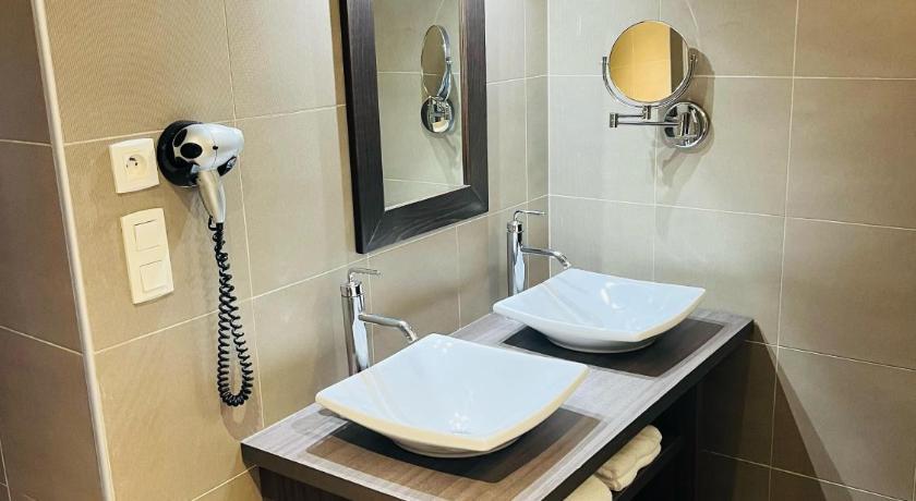 L'hotel De La Bourse À Bagnols-Sur-Ceze Languedoc-Roussillon - Bagnols-sur-Cèze visuel 2/5 L'hotel De La Bourse À Bagnols-Sur-Ceze Languedoc-Roussillon - Bagnols-sur-Cèze visuel 2/5