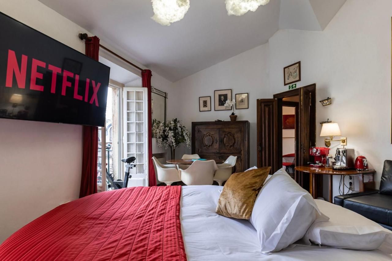 Sintra WOW - Unique double Smart Room in 17th century Palace! Hot tub, Snooker, BBQ, PS5, Sauna, Gym