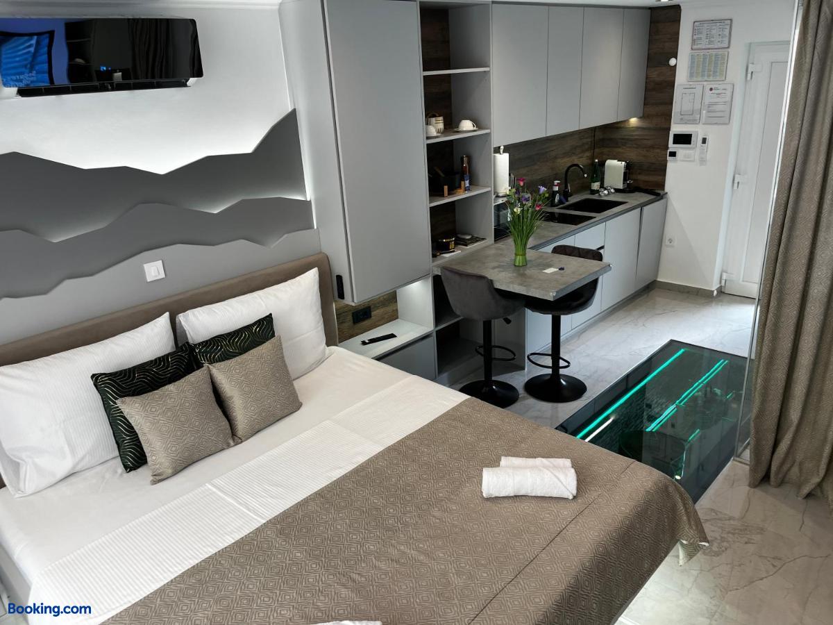 booking-1071692908-581567981-515600 La Luna Petite Suite Deluxe with Free Jacuzzi, Bikes & Covered Parking