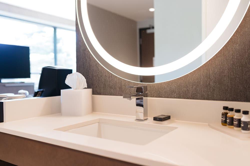 expedia_group-5272565-4a44a6-078207 Revel Hotel Des Moines Urbandale, Tapestry Collection By Hilton