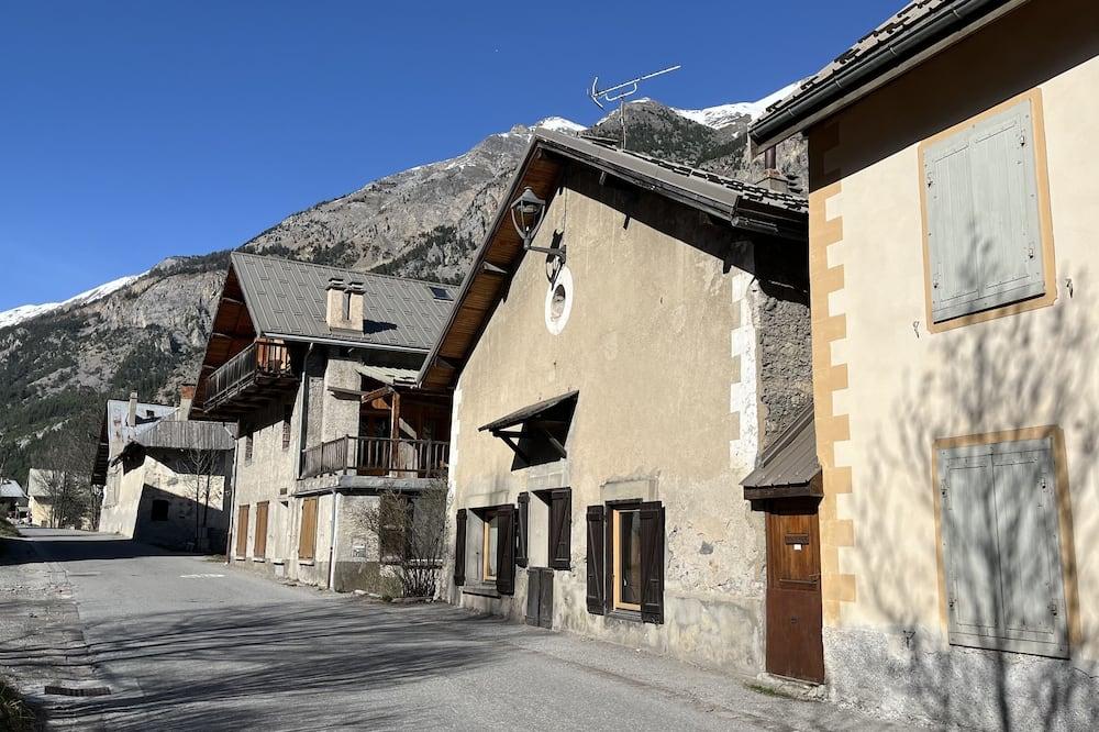 Village house in the heart of the Clarée valley Provence-Alpes-Côte d'Azur - Val-des-Prés visuel 3/5 Village house in the heart of the Clarée valley Provence-Alpes-Côte d'Azur - Val-des-Prés visuel 3/5