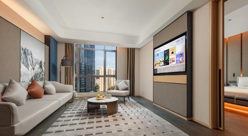 Atour Hotel Meizhou West Railway Station R&F Center