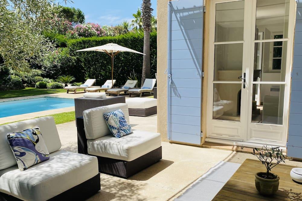 Saint-Tropez Villa In Gated Enclave 5 Minutes From Center Of St-Tropez And Beach Provence-Alpes-Côte d'Azur - Gassin visuel 3/5 Saint-Tropez Villa In Gated Enclave 5 Minutes From Center Of St-Tropez And Beach Provence-Alpes-Côte d'Azur - Gassin visuel 3/5