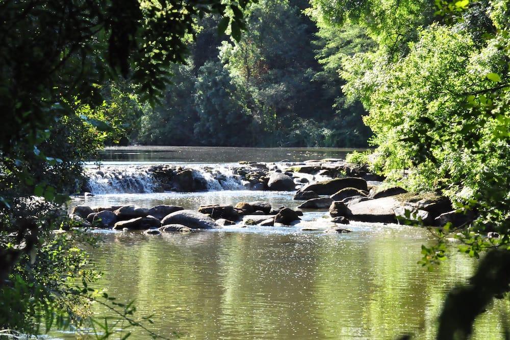 Comfortable rural cottage on the banks of the Nantes Sèvre, near Puy du Fou Midi-Pyreneën - Montfaucon visuel 4/5 Comfortable rural cottage on the banks of the Nantes Sèvre, near Puy du Fou Midi-Pyreneën - Montfaucon visuel 4/5