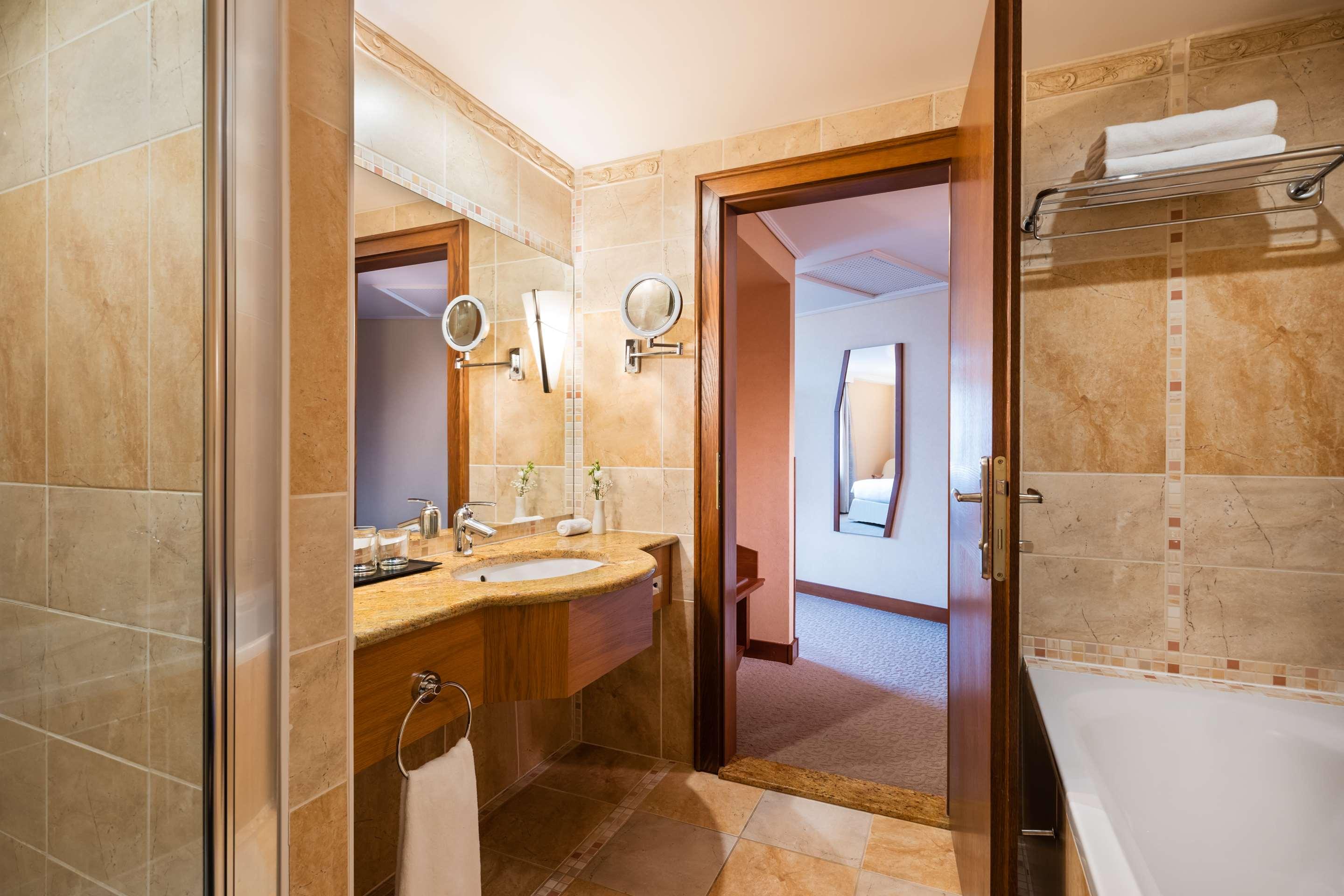 ice-679788-106296527-369712 Lindner Hotel Prague Castle