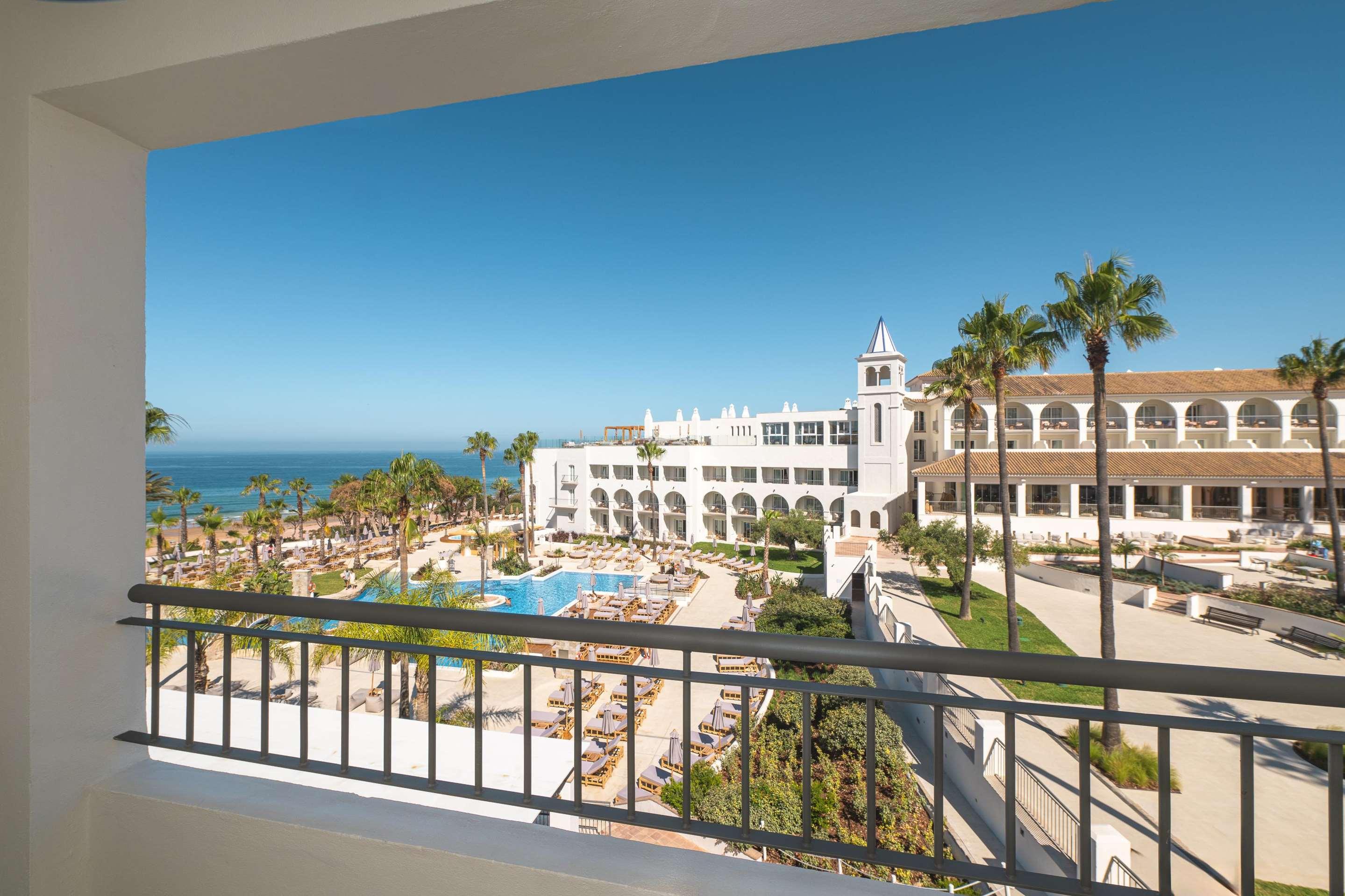 ice-1070823493-98bd23-080802 Daia Slow Beach Hotel Conil