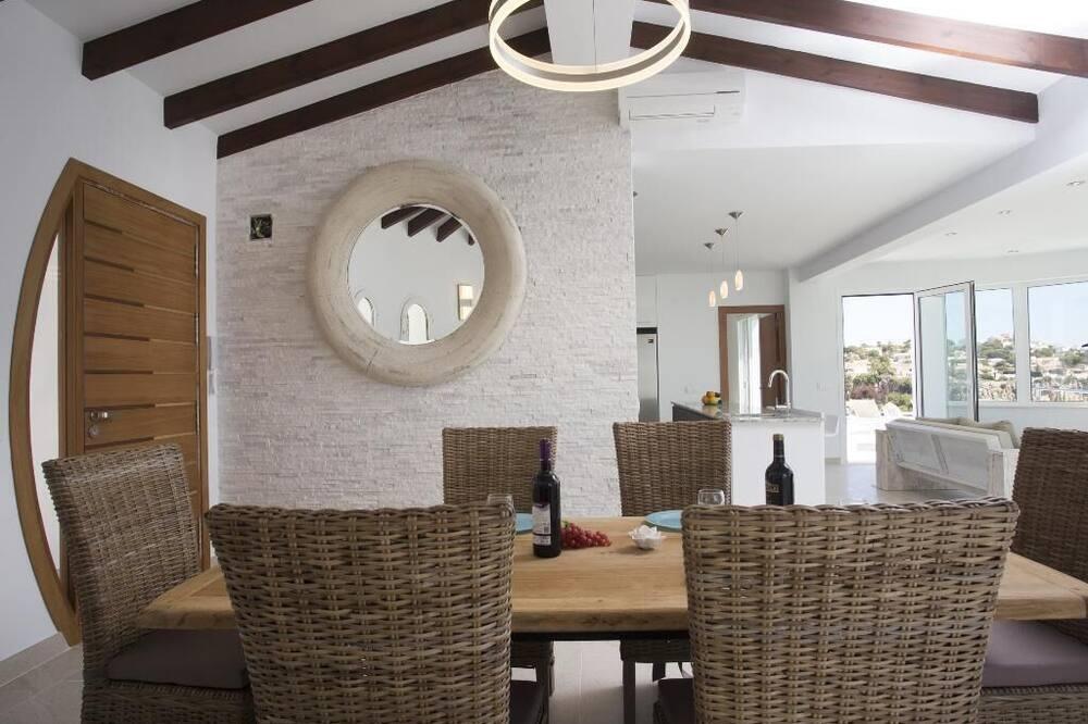 Modern and luxury villa with private pool in Javea, on the Costa Blanca, Spain for 4 persons Kust van Valencia - Javea visuel 1/5 Modern and luxury villa with private pool in Javea, on the Costa Blanca, Spain for 4 persons Kust van Valencia - Javea visuel 1/5