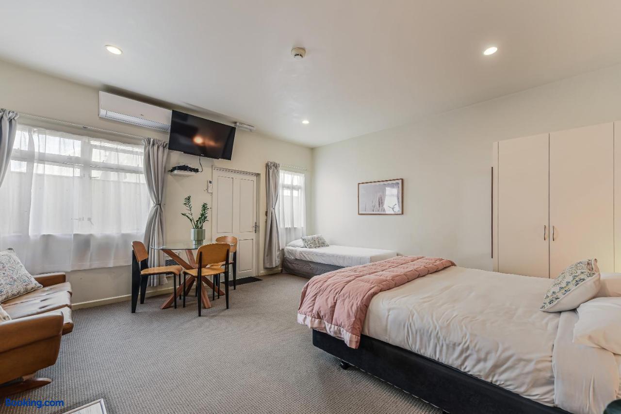 booking-301816-659447965-996965 Boutique Motel