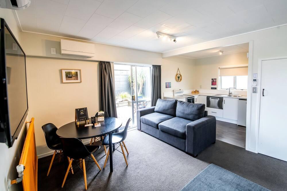 expediav2-452657-3813661059-964804 Aura Accommodation