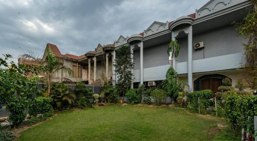 De Manora Homes - Unpretentious hotel with a garden , posh area Ranjit Avenue