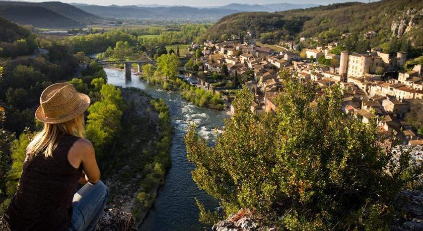 Camping Chalets Les Chênes Verts Rhone-Alpes - Vogüe visuel 3/5 Camping Chalets Les Chênes Verts Rhone-Alpes - Vogüe visuel 3/5