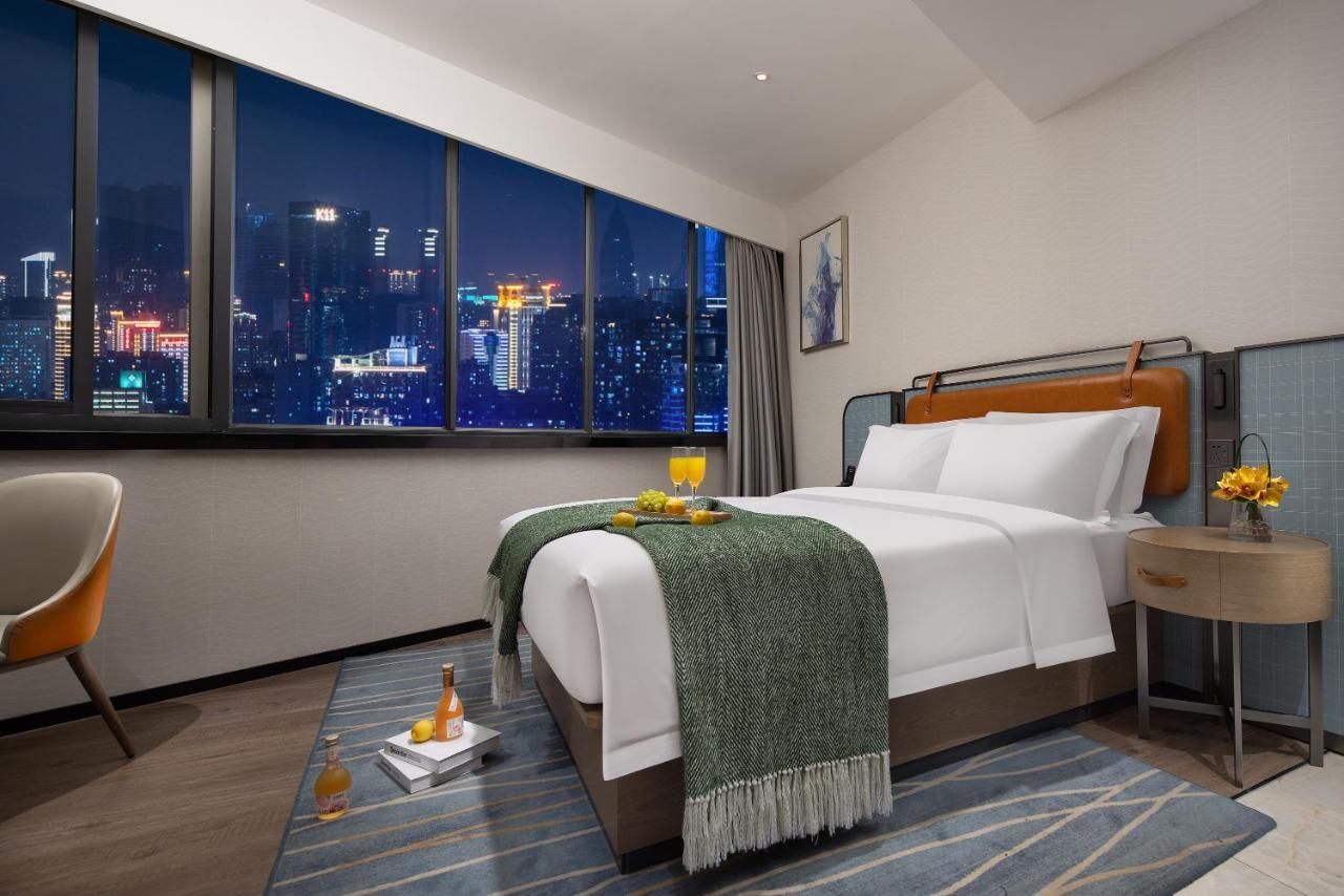 Anya Hotel -Next to Jiefang West Bar Street 2 minutes to the subway station free coffee free laundry free gym, huge windows