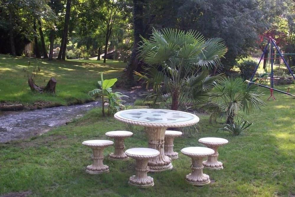 Gîte-Standard-Ensuite with Shower-Garden View Poitou-Charentes - Sireuil visuel 1/5 Gîte-Standard-Ensuite with Shower-Garden View Poitou-Charentes - Sireuil visuel 1/5
