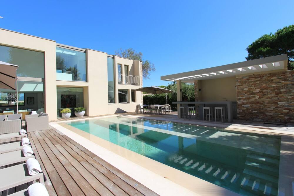 Luxury Contemporary Villa with a unique and quiet location in the village Provence-Alpes-Côte d'Azur - Saint-Tropez visuel 3/5 Luxury Contemporary Villa with a unique and quiet location in the village Provence-Alpes-Côte d'Azur - Saint-Tropez visuel 3/5