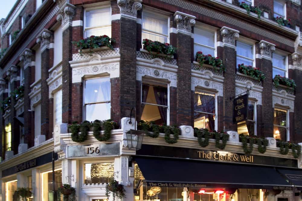 The Clerk & Well Pub & Rooms