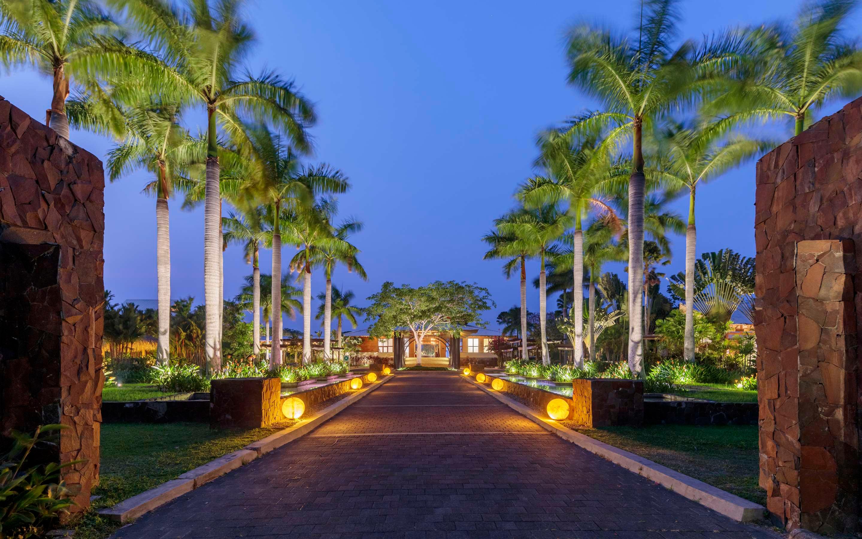 ice-2058707-108234575-562995 Indura Beach & Golf Resort Curio Collection By Hilton