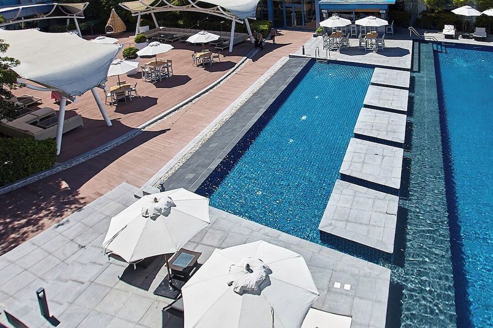 Crimson Hotel Filinvest City, Manila