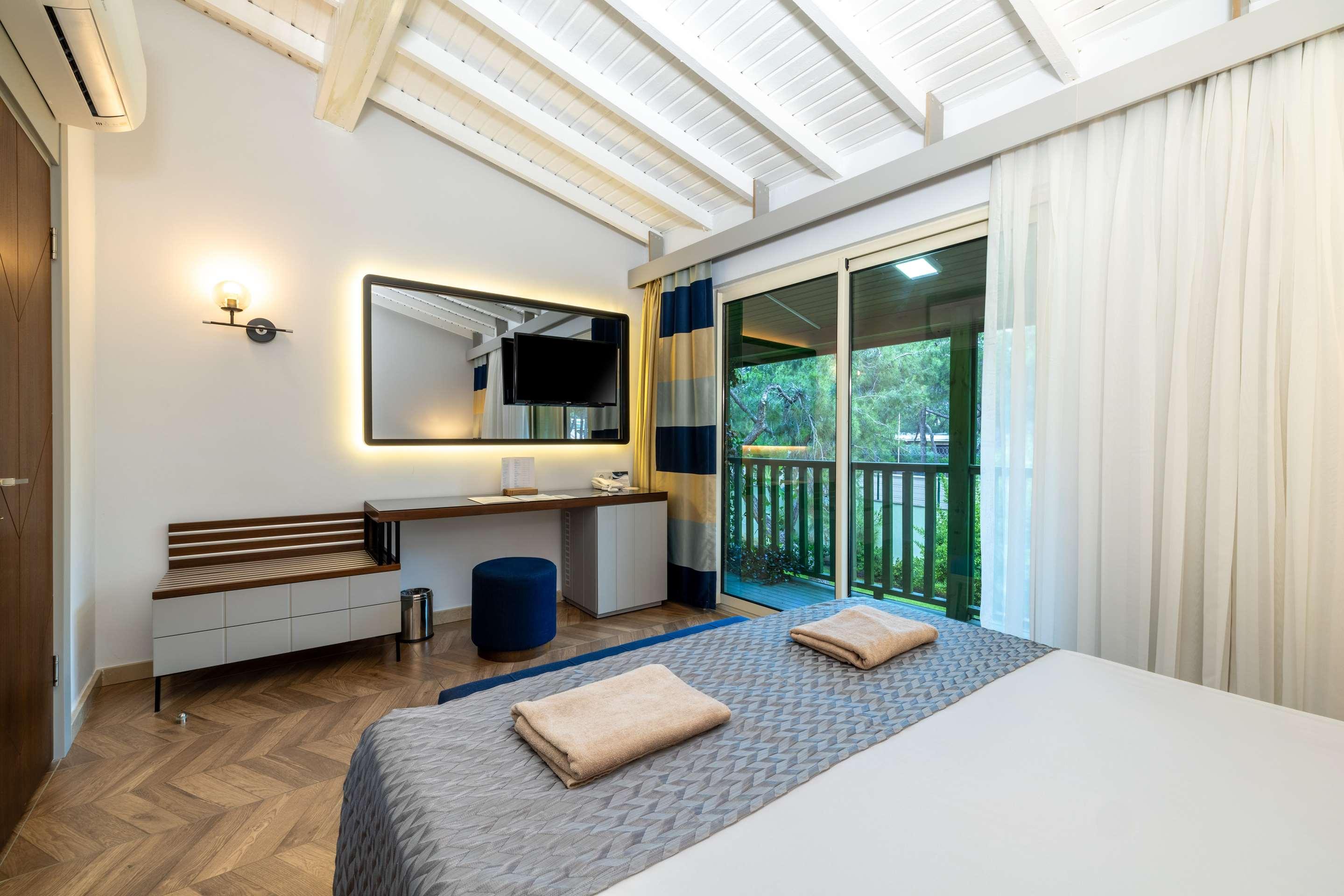 ice-350794-a9028d-106012 Crystal Flora Beach Resort