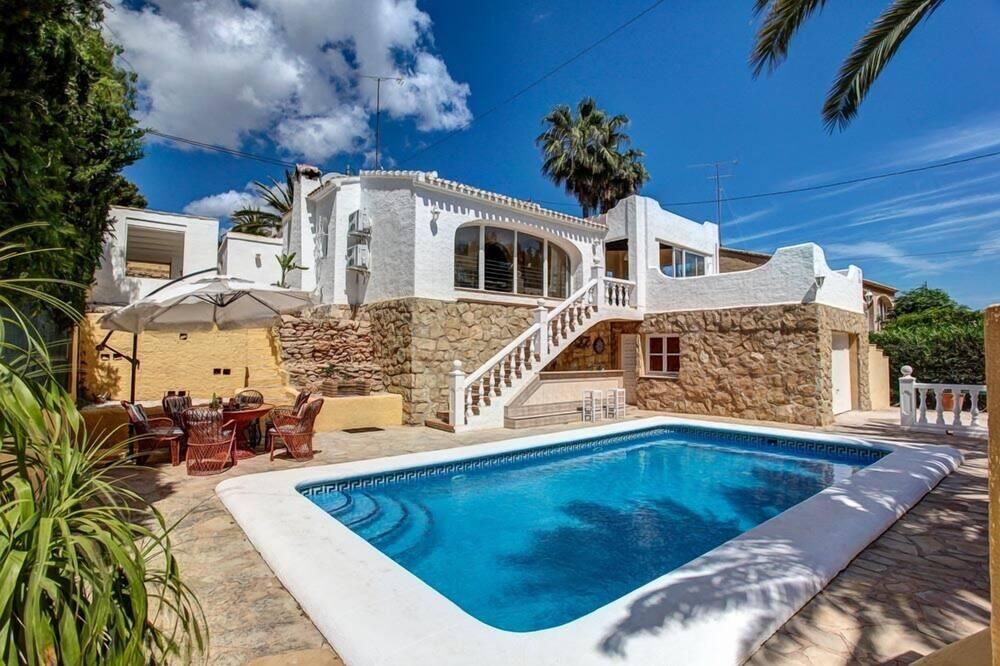 Spacious villa only 2km to the sandy beach in Javea,Air Con, Wifi, heated pool Kust van Valencia - Javea visuel 4/5 Spacious villa only 2km to the sandy beach in Javea,Air Con, Wifi, heated pool Kust van Valencia - Javea visuel 4/5
