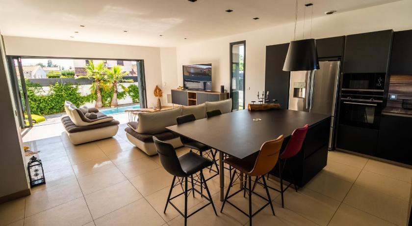 Villa De Luxe Sud De La France Plage - Piscine - Jacuzzi - Jeux Olympique 2024 - Languedoc-Roussillon - Lattes visuel 4/5 Villa De Luxe Sud De La France Plage - Piscine - Jacuzzi - Jeux Olympique 2024 - Languedoc-Roussillon - Lattes visuel 4/5