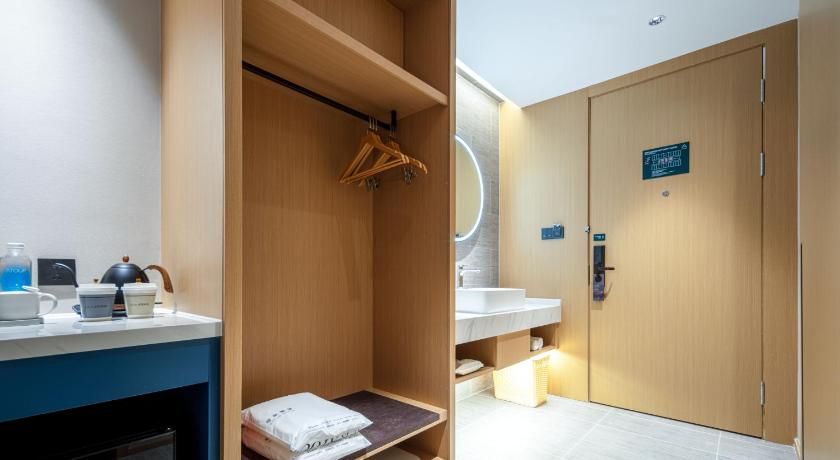 Atour Hotel Meizhou West Railway Station R&F Center