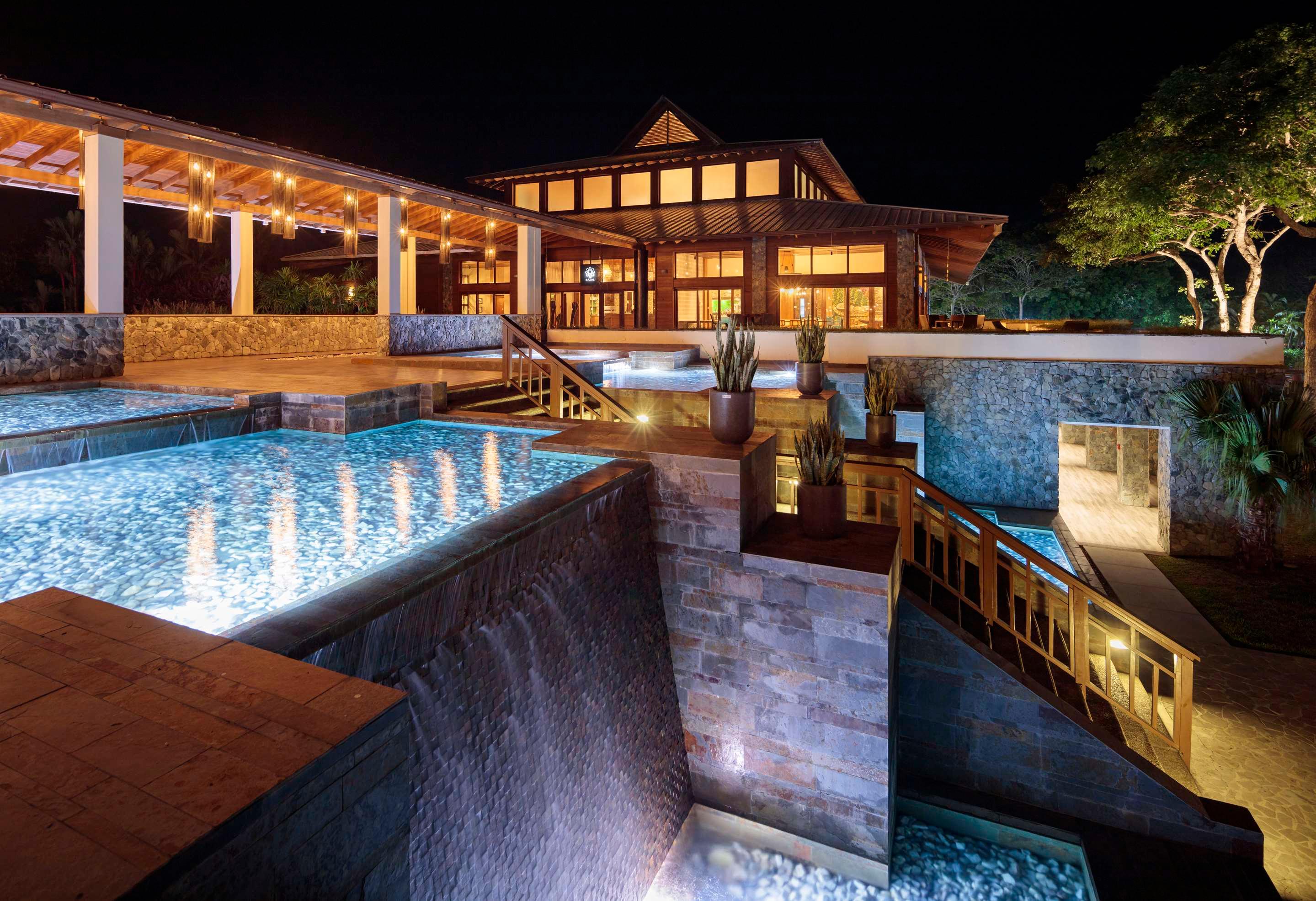 ice-2058707-108234563-463668 Indura Beach & Golf Resort Curio Collection By Hilton