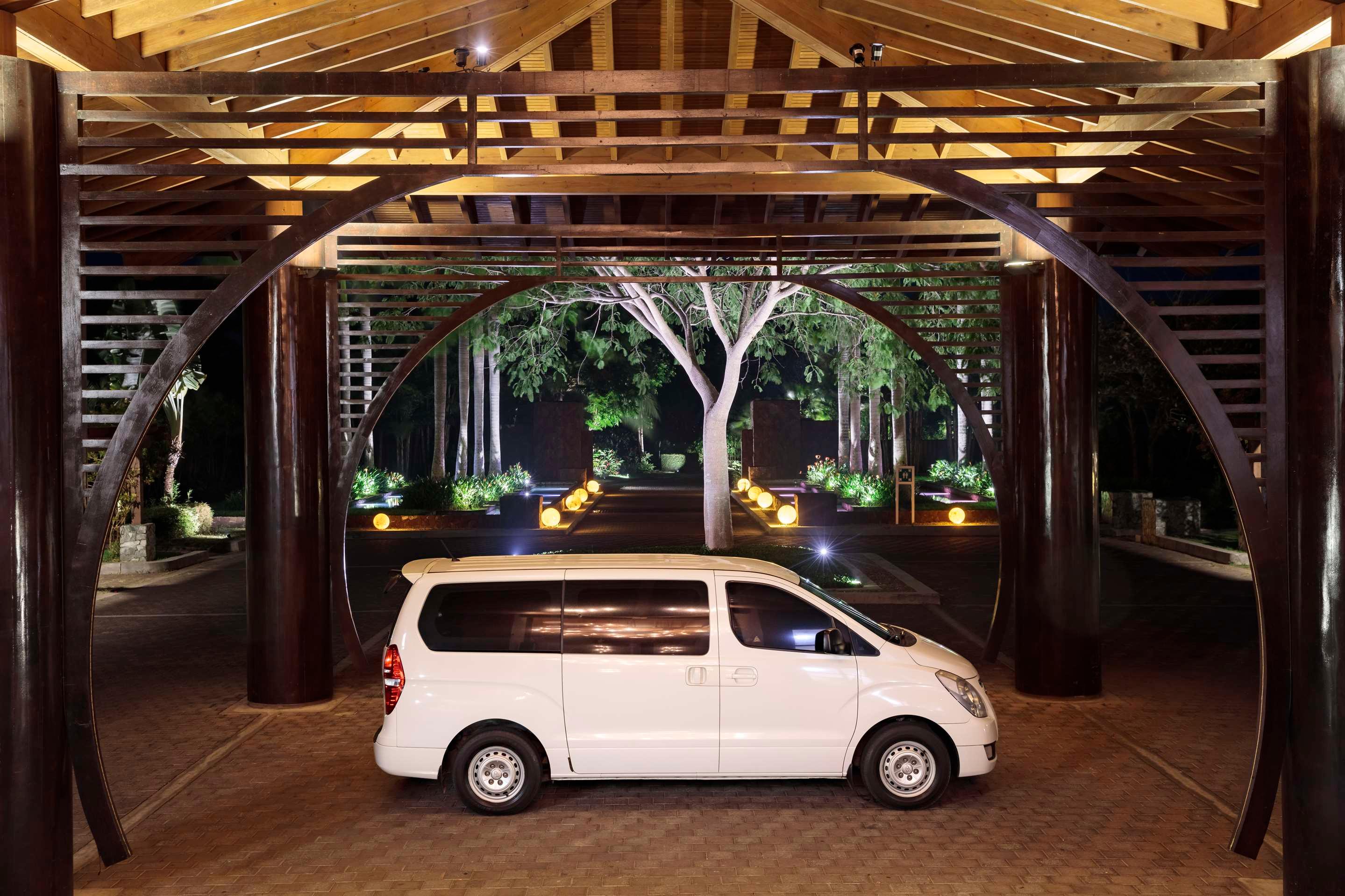 ice-2058707-108234566-489106 Indura Beach & Golf Resort Curio Collection By Hilton